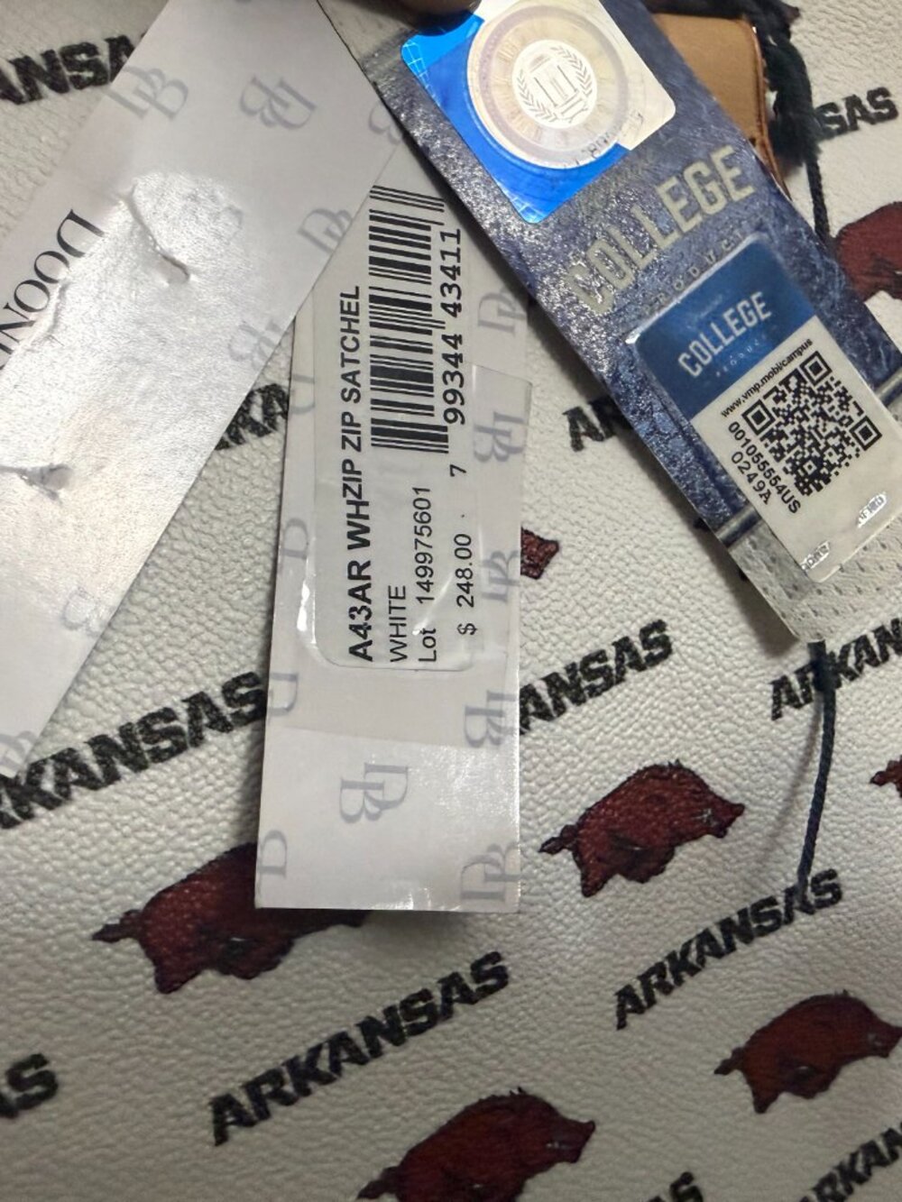 Dooney & Bourke Arkansas Razorbacks - Picture 4 of 8